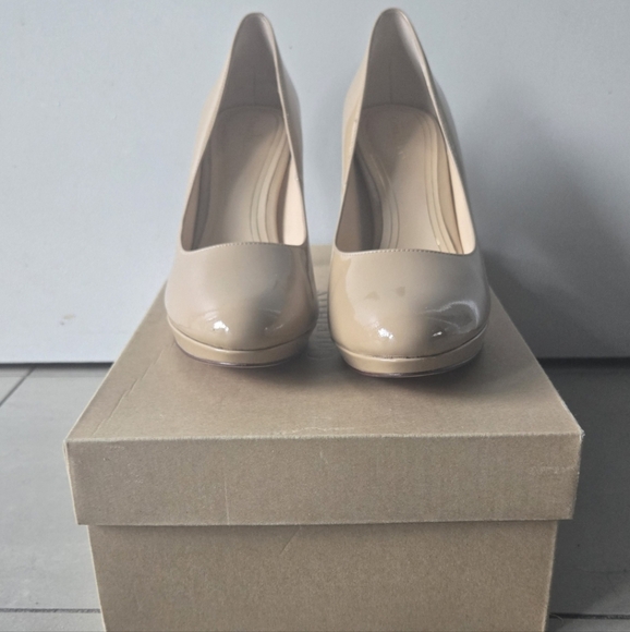 BNIB!! Cole Haan Women's Chelsea High Pump: Sandstone Patent, Size 9.5B - Picture 7 of 13